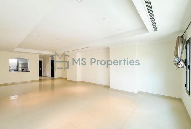 925908 - Property Image 2