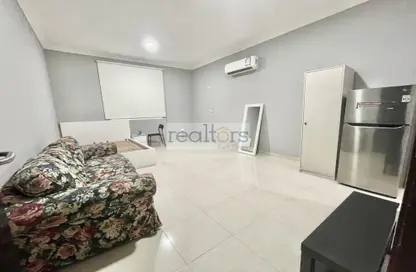 Apartment - 1 Bathroom for rent in Souk Al gharaffa - Al Gharrafa - Doha