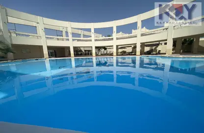 صورة لـ حوض سباحة فيلا - 4 غرف نوم - 4 حمامات للايجار في شارع الوعب - الوعب - الدوحة ، صورة رقم 1