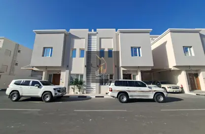 مجمع سكني - 7 غرف نوم - 8 حمامات للايجار في شارع المرخية - المرخية - الدوحة