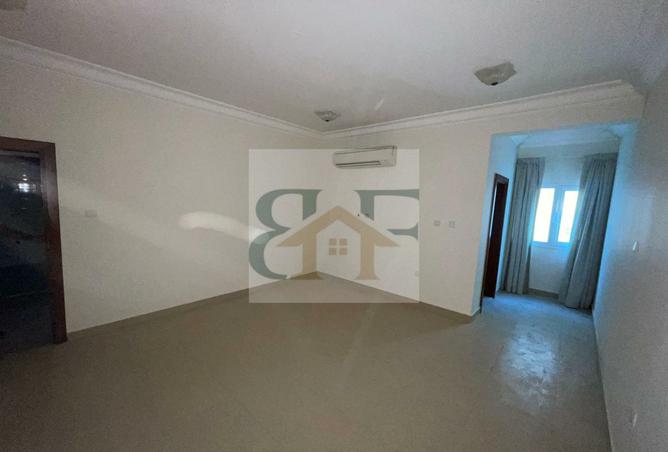 952779 - Property Image 3