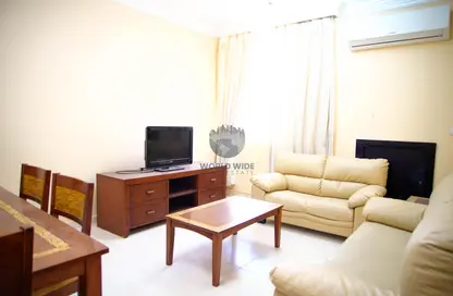 Living Room image for: Apartment - 2 Bedrooms - 2 Bathrooms for rent in Fereej Bin Mahmoud South - Fereej Bin Mahmoud - Doha, Image 1