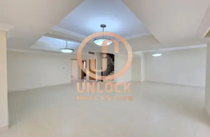 فيلا - 4 غرف نوم - 4 حمامات للايجار في شارع الوعب - الوعب - الدوحة