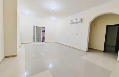 Apartment - 2 Bedrooms - 2 Bathrooms for rent in Al Nasr Street - Al Nasr - Doha