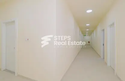 سكن عمال - استوديو - 8 حمامات للايجار في أم صلال محمد - أم صلال محمد - الدوحة