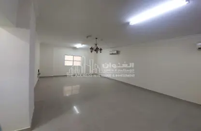 شقة - 3 غرف نوم - 4 حمامات للايجار في شارع انس - فريج بن محمود الشمالي - فريج بن محمود - الدوحة