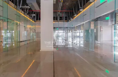 محل تجاري - استوديو للايجار في مركز الأعمال غانم - فريج بن محمود- جنوب - فريج بن محمود - الدوحة