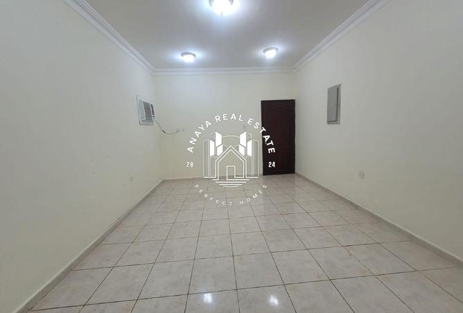 983742 - Property Image 2