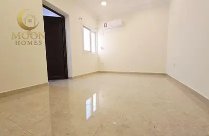 Apartment - 2 Bedrooms - 2 Bathrooms for rent in Bin Omran - Fereej Bin Omran - Doha