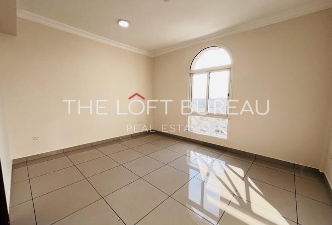 976493 - Property Image 2