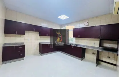 مجمع سكني - 3 غرف نوم - 4 حمامات للايجار في شارع المطار القديم - طريق المطار القديم - الدوحة