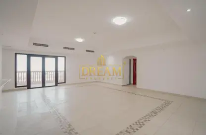 Apartment - 2 Bedrooms - 3 Bathrooms for rent in Porto Arabia - The Pearl Island - Doha