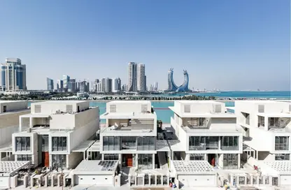Apartment - 2 Bedrooms - 3 Bathrooms for rent in Gewan Island - The Pearl Island - Doha