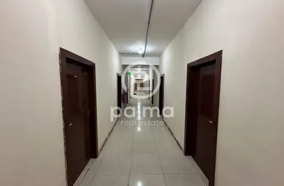 سكن عمال - استوديو - 8 حمامات للايجار في شارع الصناعية الشرقي - بركة العوامر - الوكرة