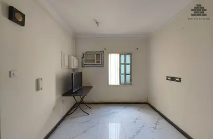 Apartment - 2 Bedrooms - 2 Bathrooms for rent in Fereej Bin Mahmoud South - Fereej Bin Mahmoud - Doha