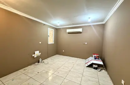 Apartment - 2 Bedrooms - 2 Bathrooms for rent in Madinat Khalifa South - Madinat Khalifa - Doha
