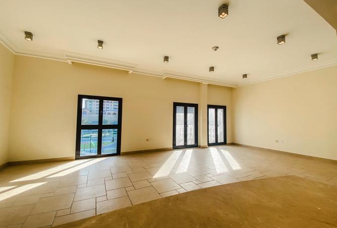913975 - Property Image 3