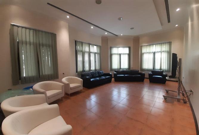 956010 - Property Image 2