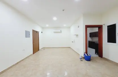 Apartment - 2 Bedrooms - 2 Bathrooms for rent in Al Mansoura - Al Mansoura - Doha