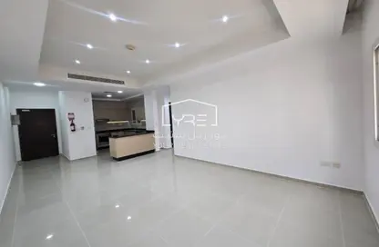 Apartment - 2 Bedrooms - 3 Bathrooms for rent in Al Nasr Street - Al Nasr - Doha