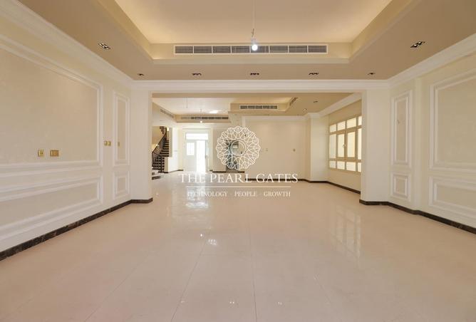 881306 - Property Image 3