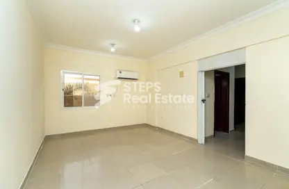 Apartment - 2 Bedrooms - 2 Bathrooms for rent in Bin Omran 35 - Fereej Bin Omran - Doha