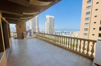 Apartment - 3 Bedrooms - 4 Bathrooms for rent in Sabban Towers - Porto Arabia - The Pearl Island - Doha