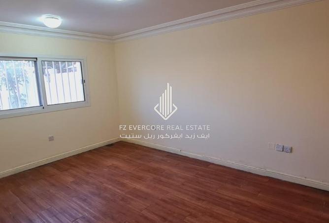 932201 - Property Image 3