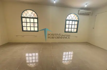 شقة - 3 غرف نوم - 2 حمامات للايجار في شارع المطار القديم - طريق المطار القديم - الدوحة