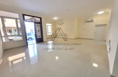 فيلا - 4 غرف نوم - 4 حمامات للايجار في فلل عين خالد - عين خالد - الدوحة
