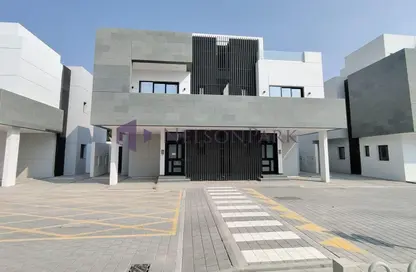 Compound - 4 Bedrooms - 3 Bathrooms for rent in Al Sadd Road - Al Sadd - Doha
