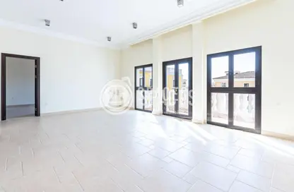 Apartment - 2 Bedrooms - 3 Bathrooms for rent in Carnaval - Qanat Quartier - The Pearl Island - Doha