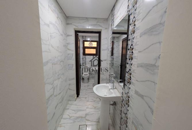 960412 - Property Image 3