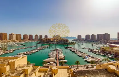 شقة - 2 غرف نوم - 3 حمامات للايجار في طريق بورتو الغربي - بورتو أرابيا - جزيرة اللؤلؤة - الدوحة