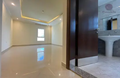 Apartment - 3 Bedrooms - 3 Bathrooms for rent in Thabit Bin Zaid Street - Al Mansoura - Doha