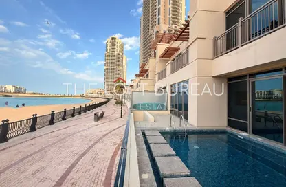 فيلا - 5 غرف نوم - 6 حمامات للايجار في ابراج باي - منطقة الأبراج - جزيرة اللؤلؤة - الدوحة