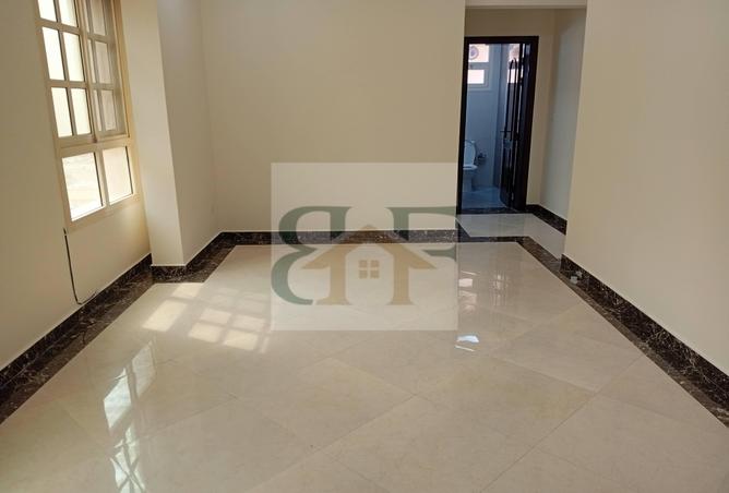 933494 - Property Image 2