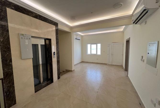 971111 - Property Image 2