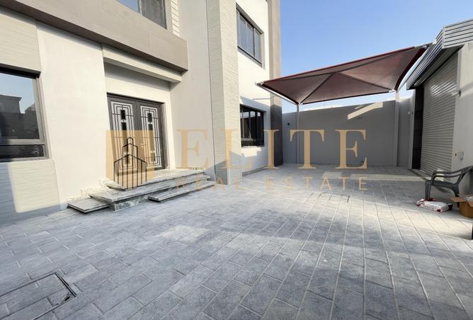 932361 - Property Image 2