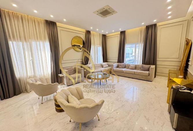 979541 - Property Image 2