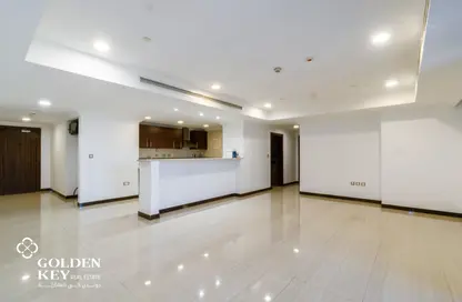 Empty Room image for: Apartment - 2 Bedrooms - 2 Bathrooms for rent in West Porto Drive - Porto Arabia - The Pearl Island - Doha, Image 1