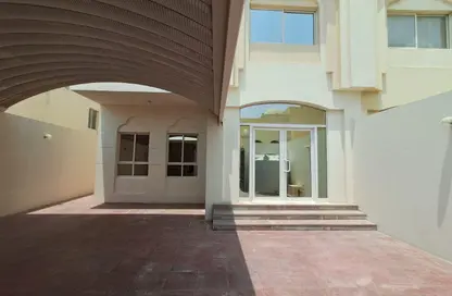 Villa - 5 Bedrooms - 6 Bathrooms for rent in Al Nuaija Street - Al Nuaija - Doha