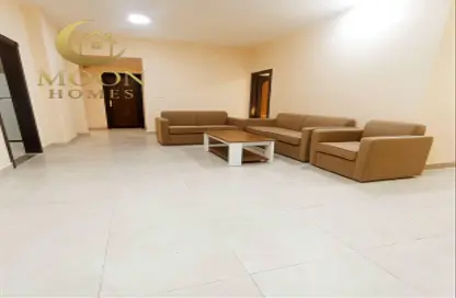 Apartment - 3 Bedrooms - 1 Bathroom for rent in Old Al Ghanim - Al Ghanim - Doha