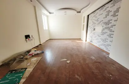 Apartment - 2 Bedrooms - 2 Bathrooms for rent in Umm Ghuwailina 4 - Umm Ghuwailina - Doha