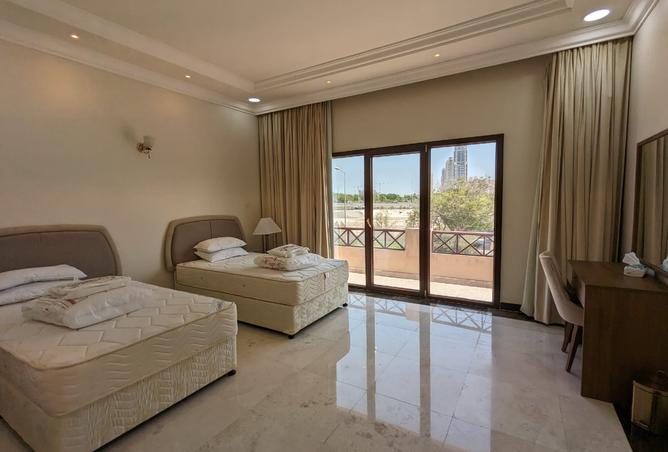 884520 - Property Image 2