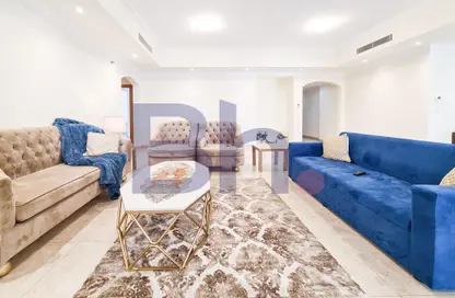 Living Room image for: Apartment - 3 Bedrooms - 4 Bathrooms for rent in Sabban Towers - Porto Arabia - The Pearl Island - Doha, Image 1