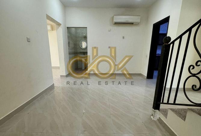 910704 - Property Image 2