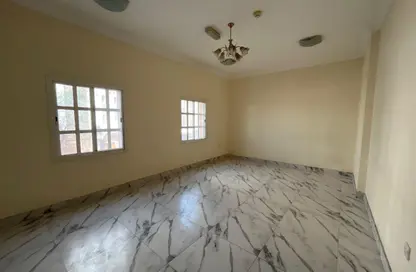 Whole Building - 3 Bedrooms - 2 Bathrooms for rent in Al Muntazah Street - Al Muntazah - Doha