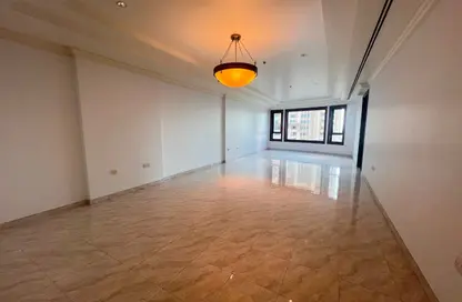 Apartment - 2 Bedrooms - 3 Bathrooms for rent in East Porto Drive - Porto Arabia - The Pearl Island - Doha