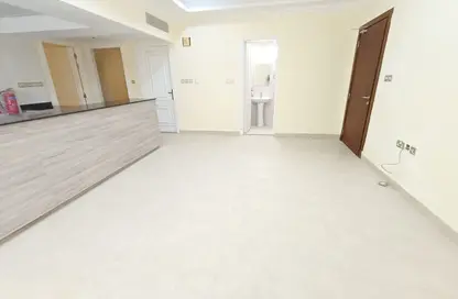 Apartment - 2 Bedrooms - 2 Bathrooms for rent in Thabit Bin Zaid Street - Al Mansoura - Doha